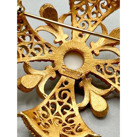 Vtg Signed Trifari Maltese Cross Pin Brooch White Enamel White Stones Filigree - Picture 7 of 8